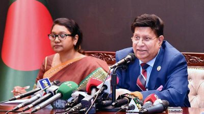 সংবাদ সম্মেলনে পররাষ্ট্রমন্ত্রী ড. এ কে আব্দুল মোমেন