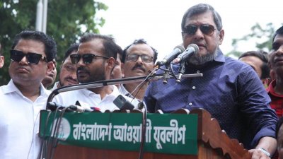 বক্তব্য দিচ্ছেন মাইনুল হোসেন খান নিখিল