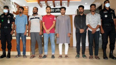 র‌্যাবের হেফাজতে গ্রেফতার ব্যক্তিরা