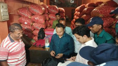 রবিবার খাতুনগঞ্জে অভিযান চালিয়েছেন জেলা প্রশাসনের ভ্রাম্যমাণ আদালত