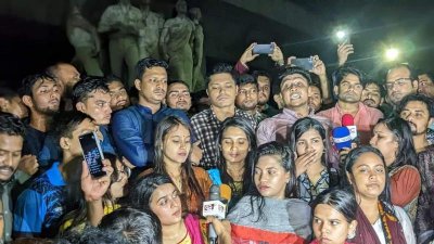 সমাবেশে ছাত্রলীগের নেতাকর্মীরা