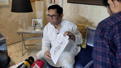 সংবাদ সম্মেলনে নসরুল হামিদ