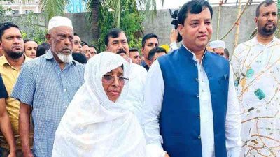 গাজীপুর সিটি করপোরেশনের স্বতন্ত্র মেয়র প্রার্থী জায়েদা খাতুন ও তার ছেলে জাহাঙ্গীর আলম