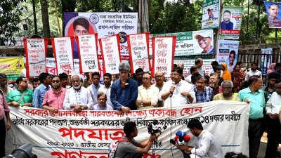 পদযাত্রা শুরুর আগে গণতন্ত্র মঞ্চের সংক্ষিপ্ত সমাবেশ, ছবি: নাসিরুল ইসলাম