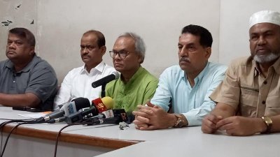 সংবাদ সম্মেলনে  রুহুল কবির রিজভী