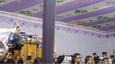 সমাবেশে বক্তৃতা করছেন ওবায়দুল কাদের