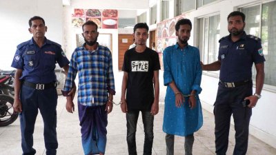 দণ্ডপ্রাপ্তদের মধ্যে তিনজন