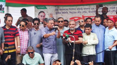 পদযাত্রা কর্মসূচিতে বক্তব্য দেন আমির খসরু মাহমুদ চৌধুরী