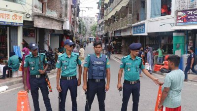 রাজশাহীতে বিএনপির কার্যালয় ঘিরে রেখেছে পুলিশ