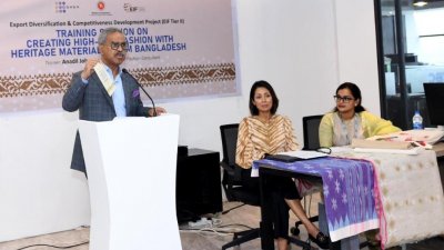বাংলাদেশ এখন মসলিন জামদানি খাদি ও সিল্কের দিকে নজর দিচ্ছে