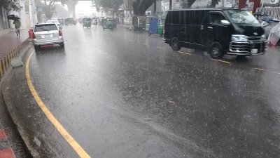 সকাল থেকে বৃষ্টি হচ্ছে চট্টগ্রামে