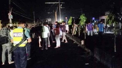 মহাসড়ক অবরোধ করেছেন শিক্ষার্থীরা