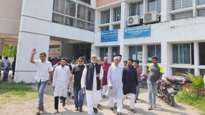 খুলনা সিটি  নির্বাচনে প্রতীক বরাদ্দ চলছে