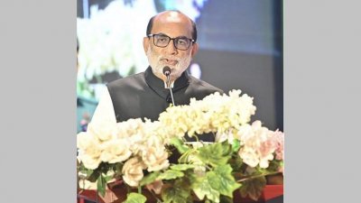 অনুষ্ঠানে বক্তৃতা করছেন মৎস্য ও প্রাণিসম্পদমন্ত্রী শ ম রেজাউল করিম