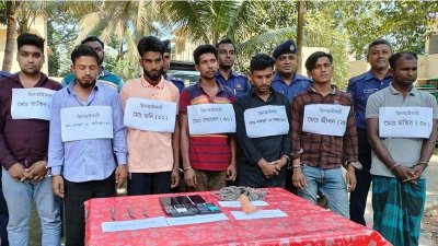 গ্রেফতার সাত ছিনতাইকারী