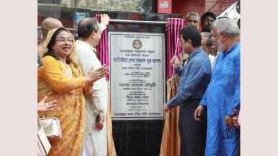 বাসাবো বৌদ্ধ মন্দির সংলগ্ন সংঘনায়ক শুদ্ধানন্দ সড়কের নামফলক উন্মোচন করেন মেয়র তাপস