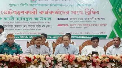 খুলনায় ব্রিফিংয়ে সিইসি