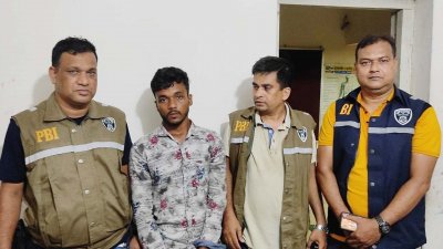 চুরির সঙ্গে জড়িত তারেক হাওলাদার