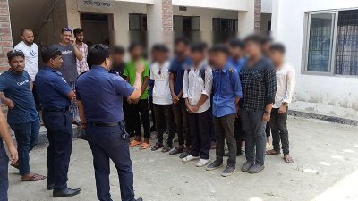 আটক শিক্ষার্থীরা
