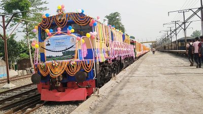 নীলফামারীর চিলাহাটি রেলওয়ে স্টেশন থেকে ট্রেনটি ৭৯২ জন যাত্রী নিয়ে ঢাকার উদ্দেশে ছেড়ে যায়