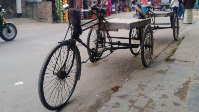 অটোভ্যানে চার্জার লাগাতে গিয়ে দুর্ঘটনায় মা-মেয়ের মৃত্যু