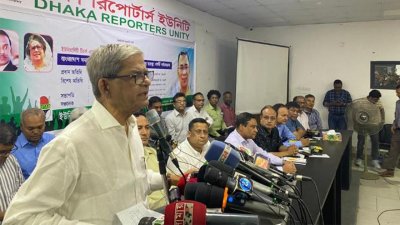 বক্তব্য দিচ্ছেন বিএনপির মহাসচিব মির্জা ফখরুল ইসলাম আলমগীর