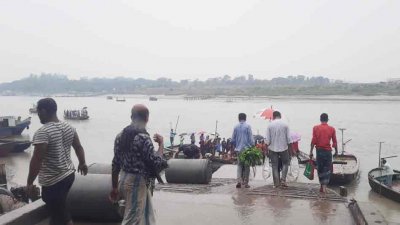 মোংলা উপকূলে গুঁড়ি গুঁড়ি বৃষ্টি হচ্ছে