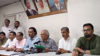 সংবাদ সম্মেলনে কথা বলছেন রুহুল কবির রিজভী আহমেদ