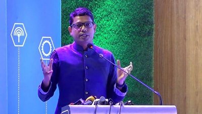 অনুষ্ঠানে বক্তব্য দিচ্ছেন জুনাইদ আহমেদ পলক