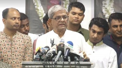বিএনপি নেতা গৌতম চক্রবর্তীর স্মরণ সভায় বক্তব্য রাখছেন মির্জা ফখরুল ইসলাম আলমগীর
