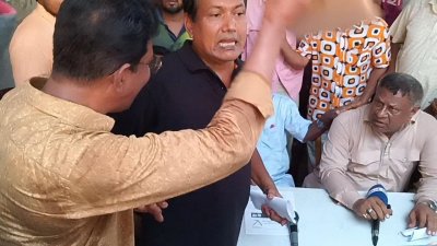 জাতীয় পার্টির প্রার্থী সাইফুল ইসলাম স্বপনের ইশতেহার ঘোষণা অনুষ্ঠানে হট্টগোল
