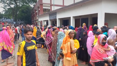 ভোটারদের দীর্ঘ সারি