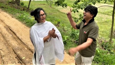 ভিডিওতে খুশি ও চঞ্চল