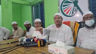 চরমোনাই পীরের সংবাদ সম্মেলন