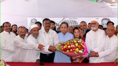 মঙ্গলবার সকাল থেকেই নগরবাসীর শুভেচ্ছায় সিক্ত হচ্ছেন বরিশাল সিটি করপোরেশনের পঞ্চম পরিষদের নবনির্বাচিত মেয়র আবুল খায়ের আব্দুল্লাহ খোকন সেরনিয়াবাত