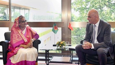 সুইস কনফেডারেশনের প্রেসিডেন্ট অ্যালাইন বারসেটের সঙ্গে সাক্ষাৎ করেন বাংলাদেশের প্রধানমন্ত্রী শেখ হাসিনা, ছবি: ফোকাস বাংলা