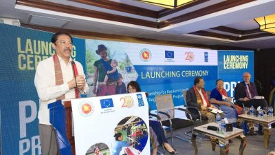 বক্তৃতা করছেন পার্বত্য চট্টগ্রাম বিষয়ক মন্ত্রী বীর বাহাদুর উশৈসিং