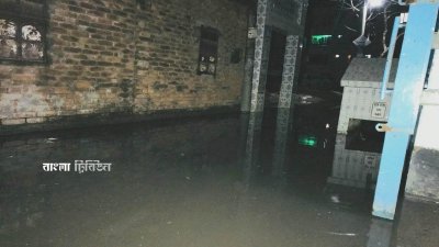 এক ঘণ্টার বৃষ্টিতে ডুবে গেছে ময়মনসিংহ মহানগরীর অলিগলি, হাটবাজার ও রাস্তাঘাট