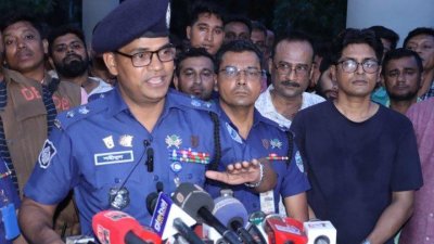 সংবাদ সম্মেলনে হত্যার কারণ ও বিস্তারিত বর্ণনা তুলে ধরেন জেলা পুলিশ সুপার মো. শহিদুল ইসলাম