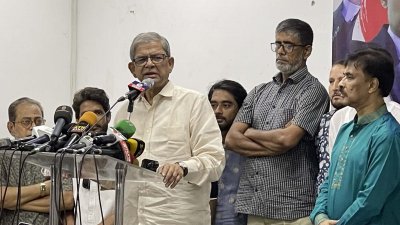 আলোচনা সভায় বক্তব্য রাখছেন মির্জা ফখরুল ইসলাম আলমগীর