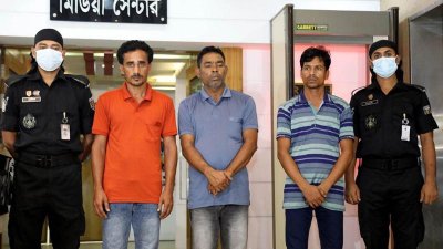 চেয়ারম্যান মাহমুদুল আলম বাবু (৫০) এবং তার সহযোগী মনিরুজ্জামান মনির (৩৫) ও জাকিরুল ইসলাম (৩১)