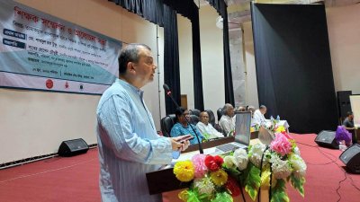 ‘তামাকমুক্ত বাংলাদেশ গঠনে শিক্ষক ও শিক্ষাপ্রতিষ্ঠানের করণীয়’ শীর্ষক সম্মেলনে কথা বলছেন সাবের হোসের চৌধুরী