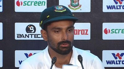 সংবাদ সম্মেলনে কথা বলছেন লিটন