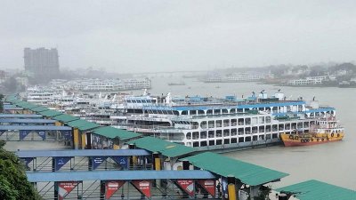 চাকরির ইন্টারভিউ দিয়ে ফেরার পথে সদরঘাটে যুবকের বিষপান