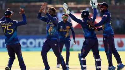 হাসারাঙ্গা ক্যারিয়ার সেরা বোলিং করেছেন