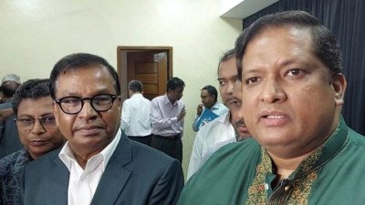 সাংবাদিকদের সঙ্গে কথা বলেন ক্রীড়া প্রতিমন্ত্রী
