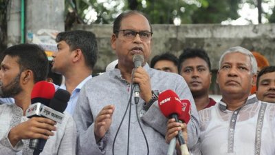 বক্তব্য দিচ্ছেন শামসুজ্জামান দুদু
