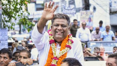 আনোয়ারুজ্জামান চৌধুরী মেয়র নির্বাচিত