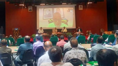 কর্মশালায় ভার্চুয়ালি যুক্ত হয়ে বক্তব্য রাখছেন পরিবেশমন্ত্রী