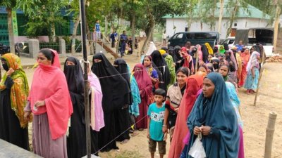বুধবার সকাল ৮টা থেকে বিকাল ৪টা পর্যন্ত ভোটগ্রহণ অনুষ্ঠিত হয়
